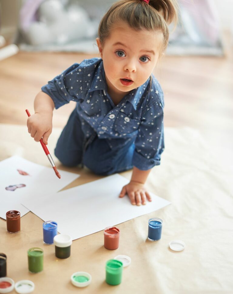 little-girl-drawing